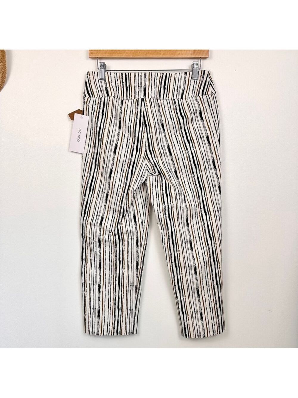 Women's S.C. & CO. Pants Size 8 White Black Striped Capri - Picture 3 of 8